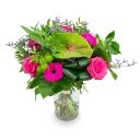 Kytice růžových květů s anthurií